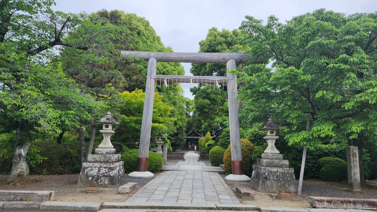 不思議な三柱鳥居！木嶋坐天照御魂神社のご利益